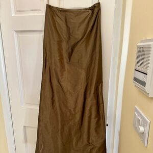 Women's Carmen Marc Valvo gold long satin skirt size 6